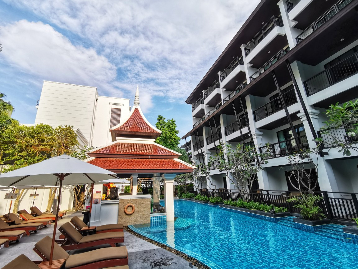 Kiến trúc đậm chất Thái Lan nhìn từ khu vực hồ bơi