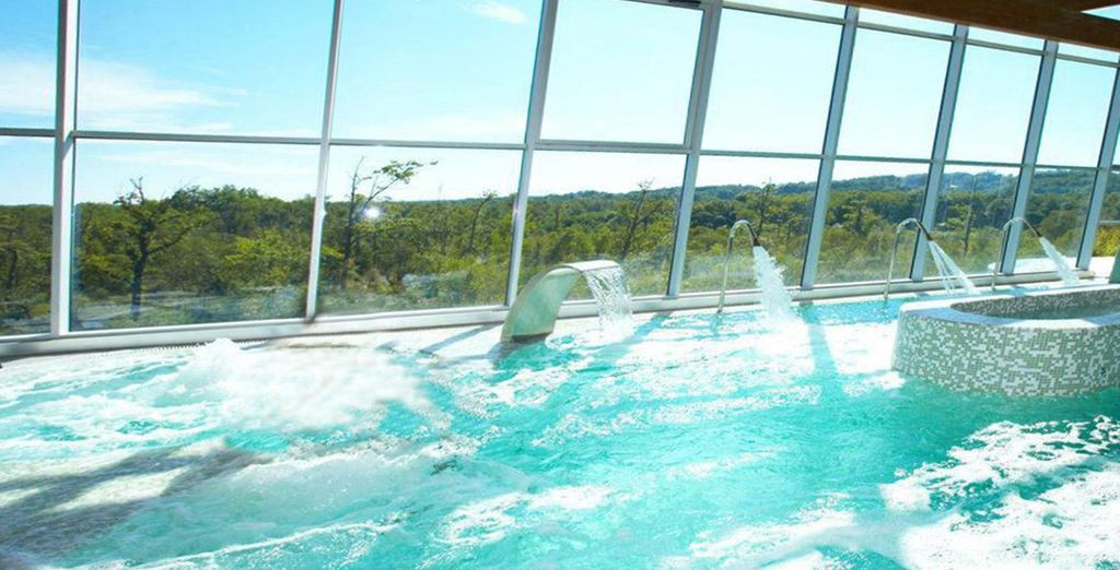 Kiến trúc khách sạn có spa ở Galicia Attica 21 Villalba với hồ bơi ngoài trời