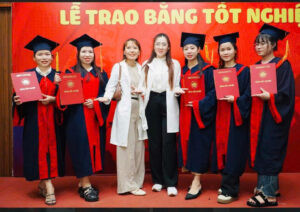 Lớp học spa tại Đà Nẵng với học viên thực hành trên mẫu thật, chuẩn bị cho tương lai nghề nghiệp