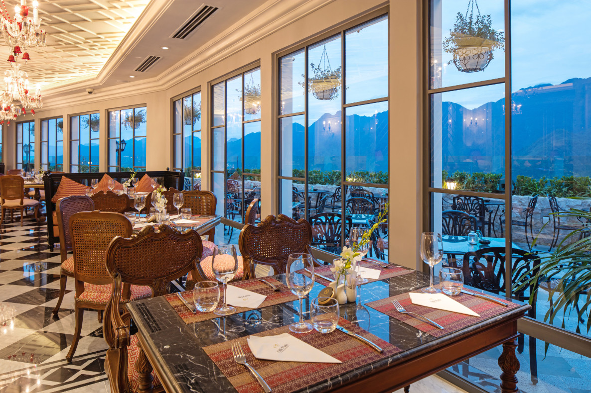 Mâm cơm đặc sản Sapa tại nhà hàng Samu của Silk Path Grand Resort &amp; Spa Sapa
