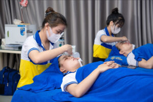 Công việc spa không hề nhẹ nhàng như bạn nghĩ