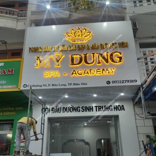 Mẫu bảng hiệu spa đẹp chữ nổi kết hợp đèn LED tinh tế