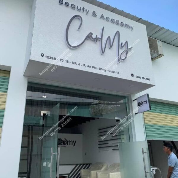 Mẫu bảng hiệu spa đẹp chữ nổi trắng trên nền tím