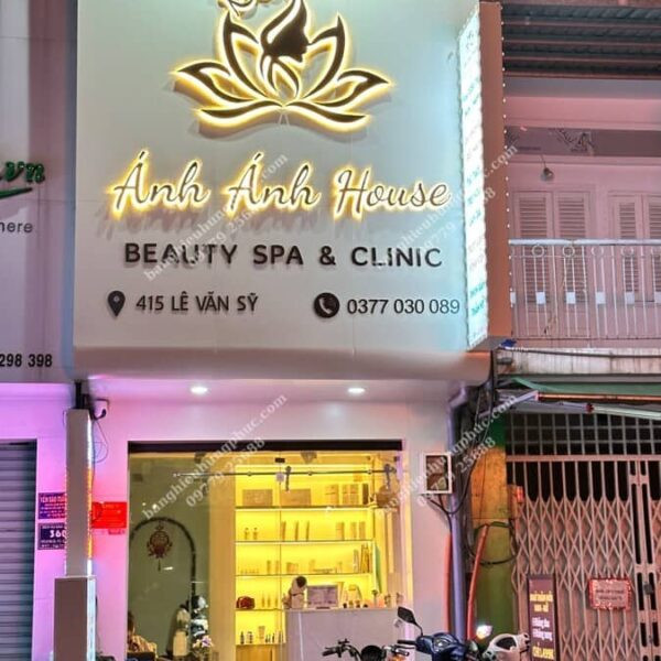 Mẫu bảng hiệu spa đẹp kết hợp chữ nổi và hình ảnh