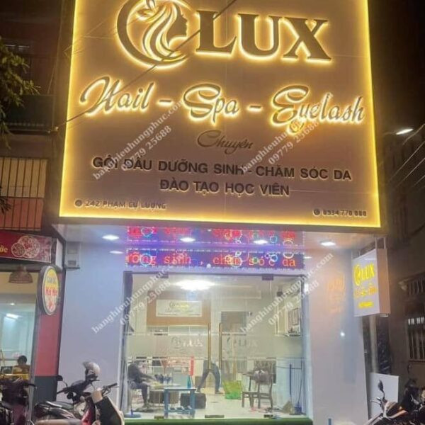 Mẫu bảng hiệu spa đẹp với đèn LED hắt sáng chữ