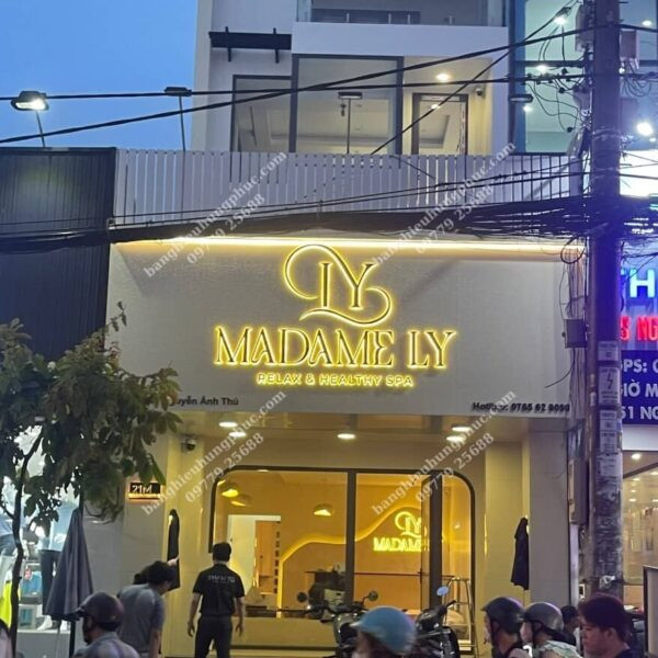 Mẫu bảng hiệu spa đẹp với thiết kế đơn giản và hiệu quả