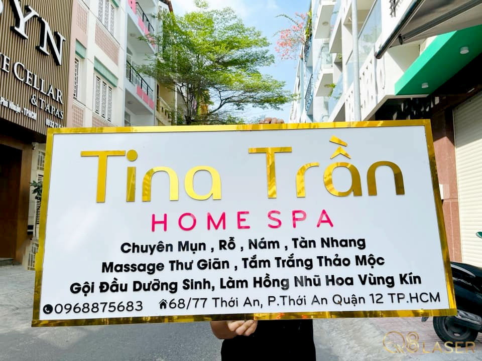 Mẫu biển hiệu quảng cáo mặt inox gương nền fomex