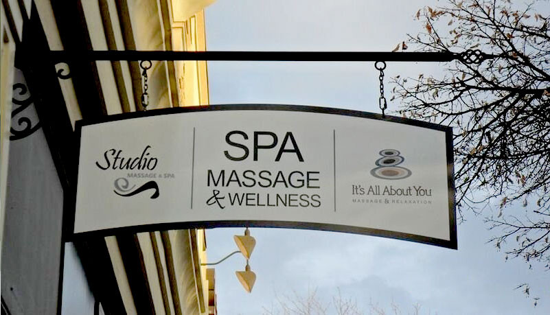 Mẫu biển vẫy biển treo tiệm spa