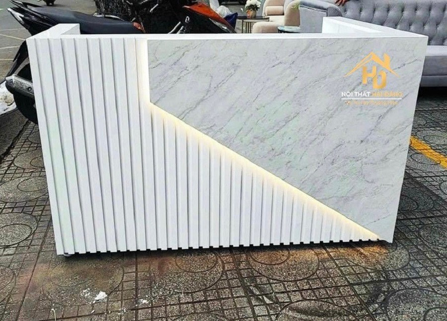 Mẫu quầy lễ tân spa chất liệu kim loại hiện đại, bền bỉ và dễ vệ sinh