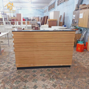 Mẫu quầy lễ tân spa gỗ MDF chữ L đơn giản nhưng tinh tế