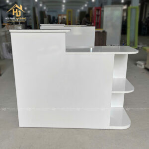 Mẫu quầy lễ tân spa màu trắng có hộc kệ bên hông, tiện lợi