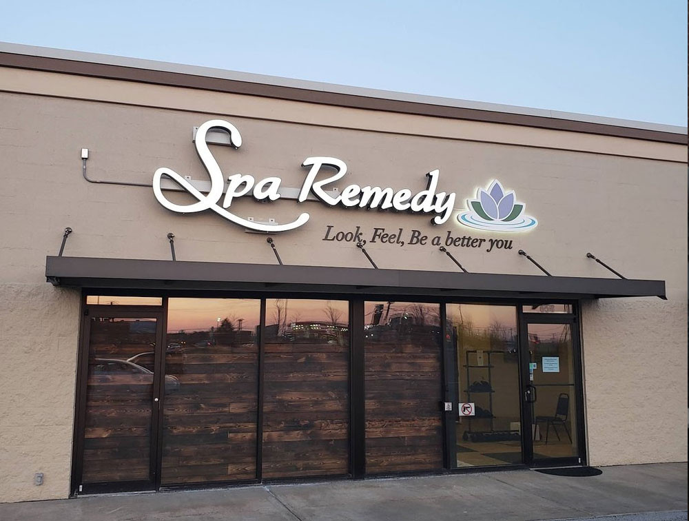 Mẫu thiết kế chữ spa tráng bạc đẹp