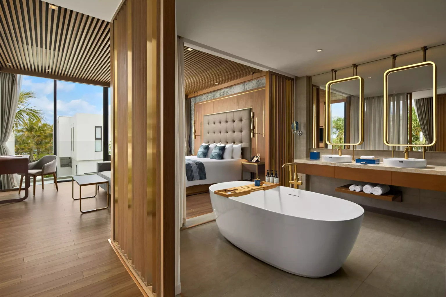 Nhà hàng sang trọng phục vụ ẩm thực tại Hoi An Royal Beachfront Villas, nơi bạn có thể thư giãn sau liệu trình spa Hội An