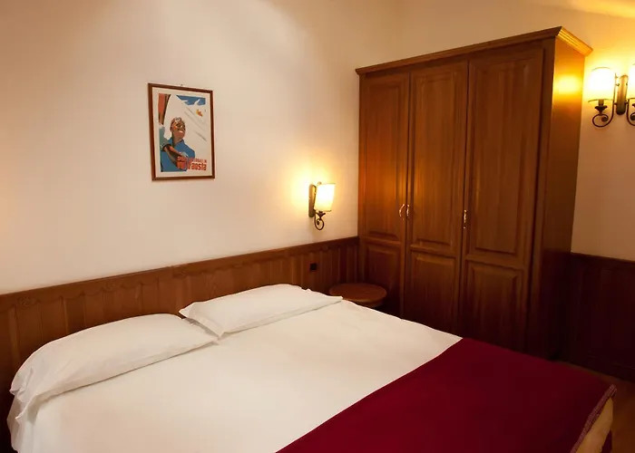 Nhà hàng sang trọng tại một khách sạn ở Courmayeur, phục vụ ẩm thực cao cấp