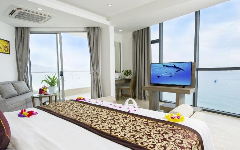 Phòng Family Beach Front lý tưởng cho gia đình tại Golden Peak Resort &amp; Spa Nha Trang với không gian rộng rãi