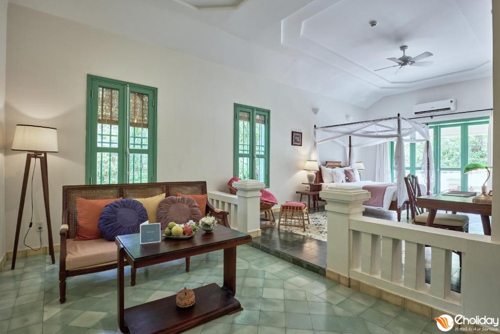 Phòng Junior Suite rộng rãi tại Poulo Condor Boutique Resort Côn Đảo với view vườn và ban công