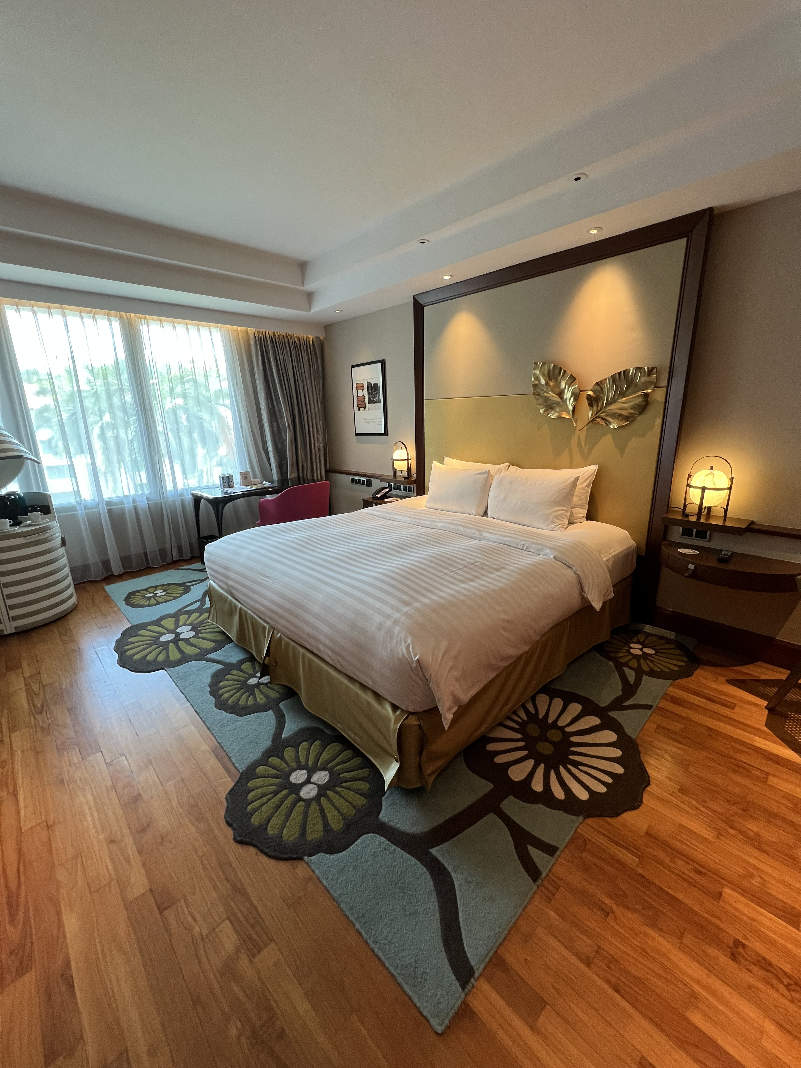 Phòng Luxury với giường đôi lớn tại Sofitel Singapore Sentosa Resort and Spa
