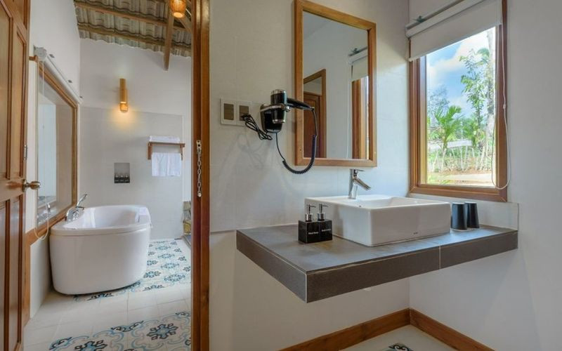 Phòng nghỉ đôi tại Camia Resort &amp; Spa Phú Quốc với ban công riêng