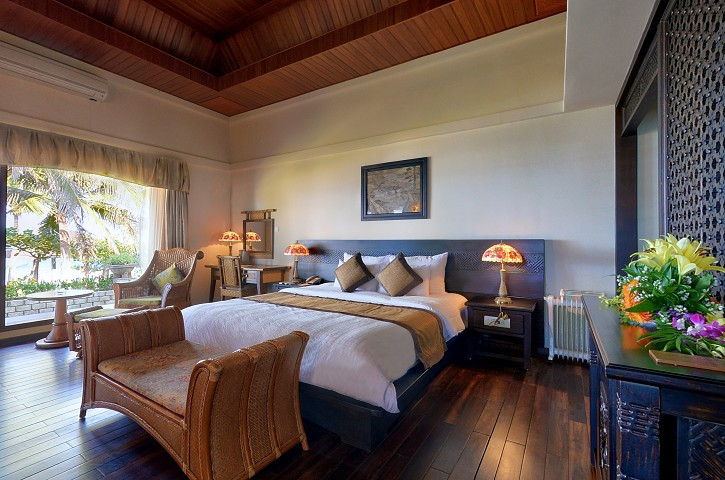 Phòng nghỉ tiêu chuẩn tại Sun Spa Resort Quảng Bình, trang bị tiện nghi hiện đại và tầm nhìn tuyệt đẹp.