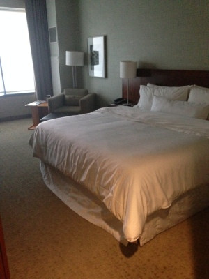 Phòng ngủ tại The Westin Las Vegas với giường Heavenly Bed trứ danh