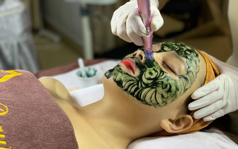 Quy trình chăm sóc da mặt Golden Plus tại spa với các bước nâng cao