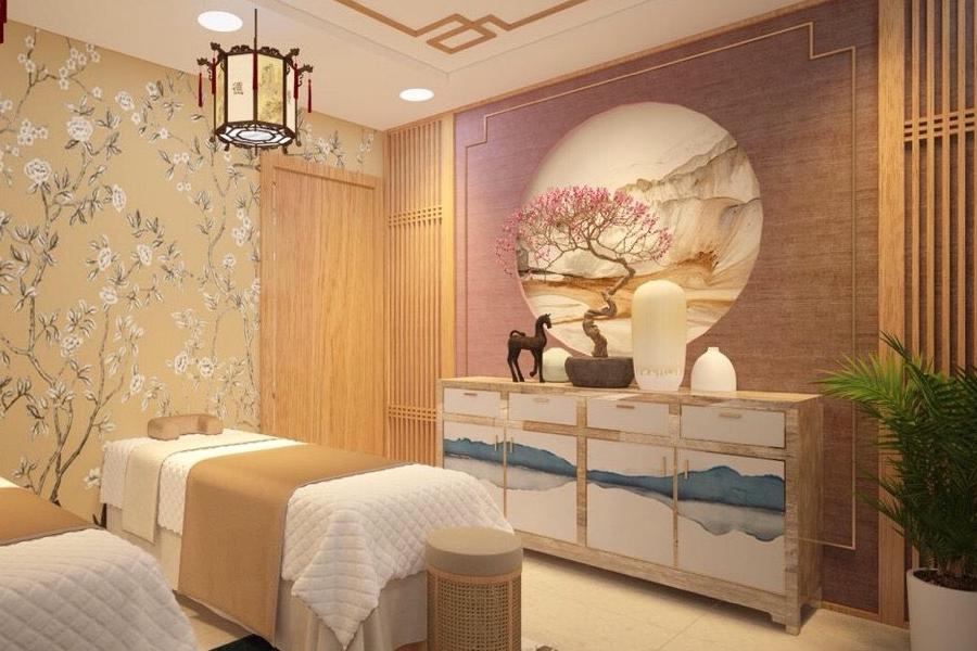 Thiết kế không gian phòng trị liệu của mô hình spa dưỡng sinh với ánh sáng dịu nhẹ, tạo sự thư giãn tối đa.