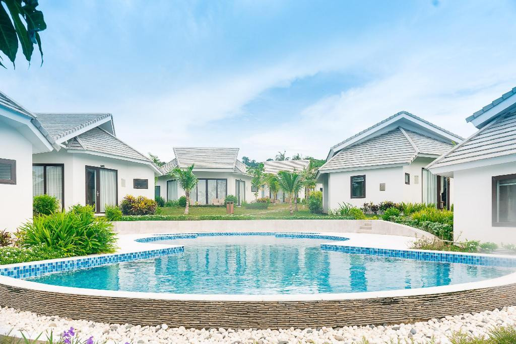 the shells resort &amp; spa phú quốc review hạng phòng luxury villa poolside