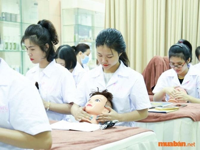 Thị trường tuyển nhân viên spa vừa học vừa làm sôi động