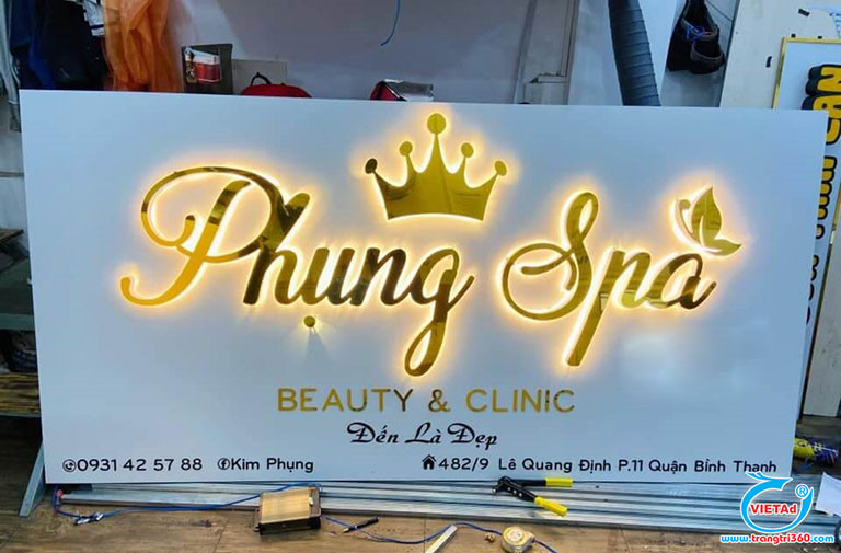 Thiết kế bảng hiệu spa chữ nổi inox vàng kết hợp đèn LED chiếu sáng