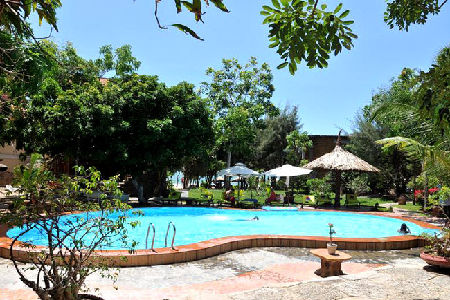 Toàn cảnh Muine Ocean Resort and Spa nhìn từ trên cao với hồ bơi và bãi biển