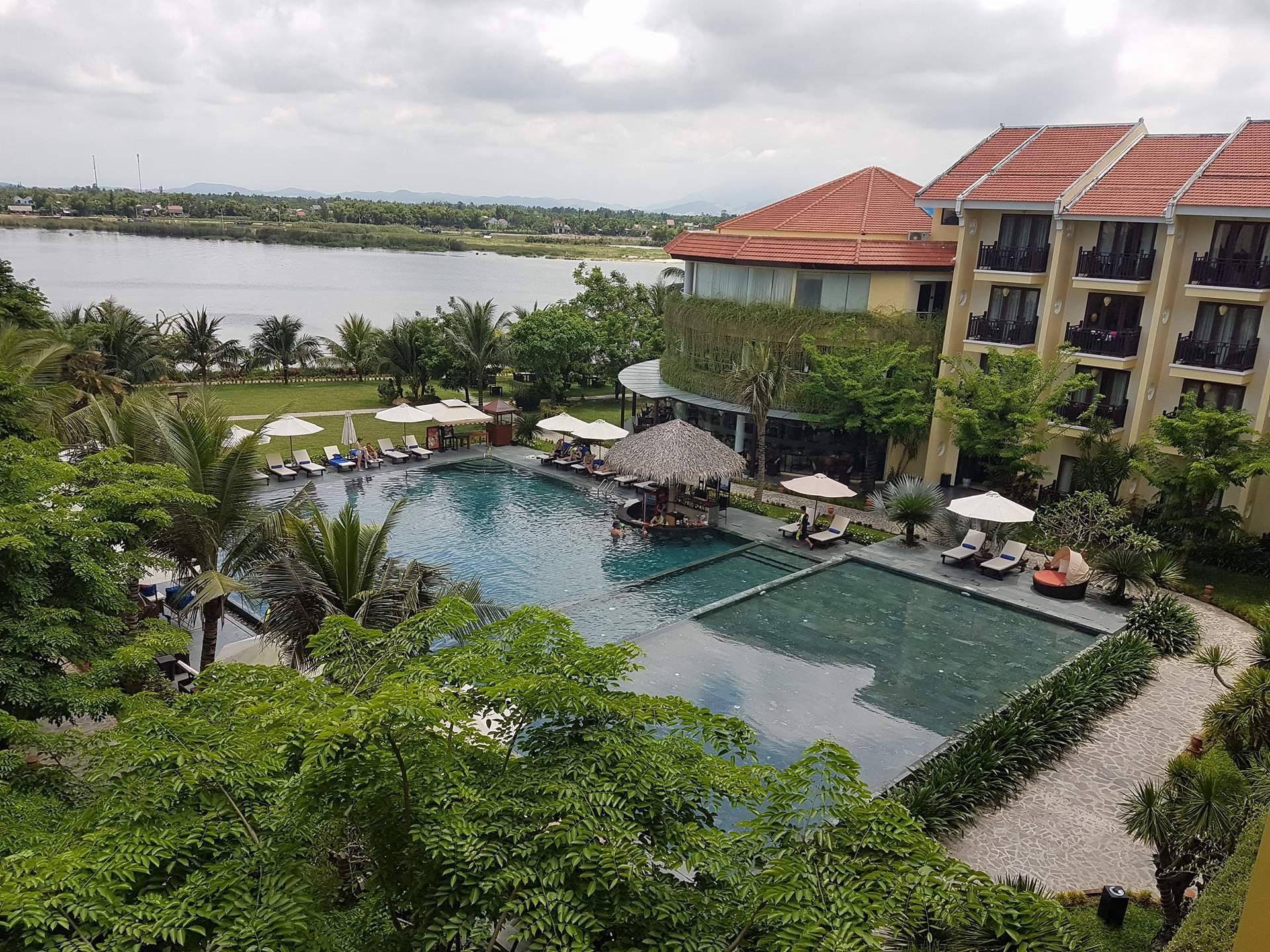 Toàn cảnh sảnh và hồ bơi của Hoi An Silk Marina Resort & Spa