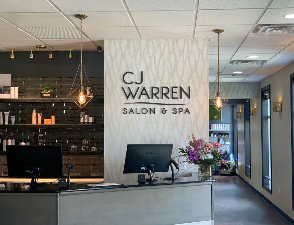 Trang trí chữ quầy lễ tân spa salon