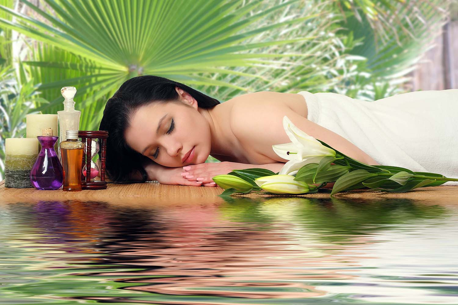 Tranh cô gái spa đẹp thư giãn tận hưởng liệu trình, biểu tượng của sự thanh thản