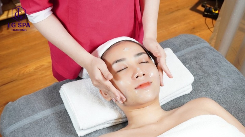 Mô hình vừa học vừa làm giúp học viên thực hành tại Trung tâm Xinh Xinh, địa chỉ đào tạo spa chuyên nghiệp TPHCM