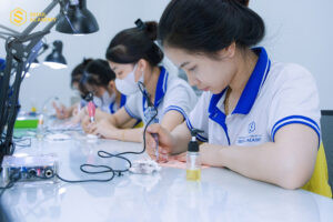 Yêu cầu cần có khi lựa chọn nên học nghề phun xăm hay spa