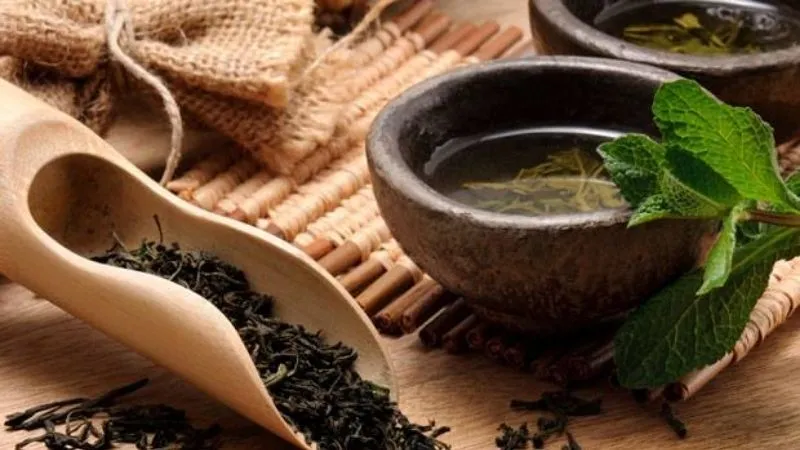 Nhuộm tóc đen bằng trà