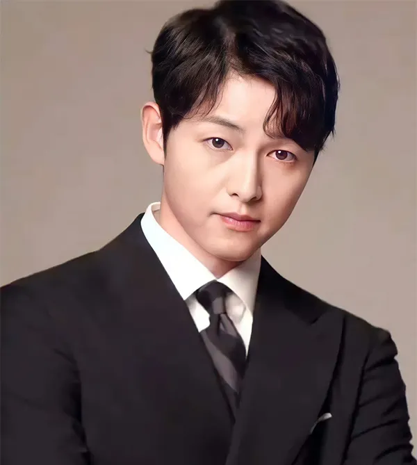 Kiểu tóc 6/4 nam với độ phồng vừa phải, phù hợp với nhiều kiểu khuôn mặt khác nhau