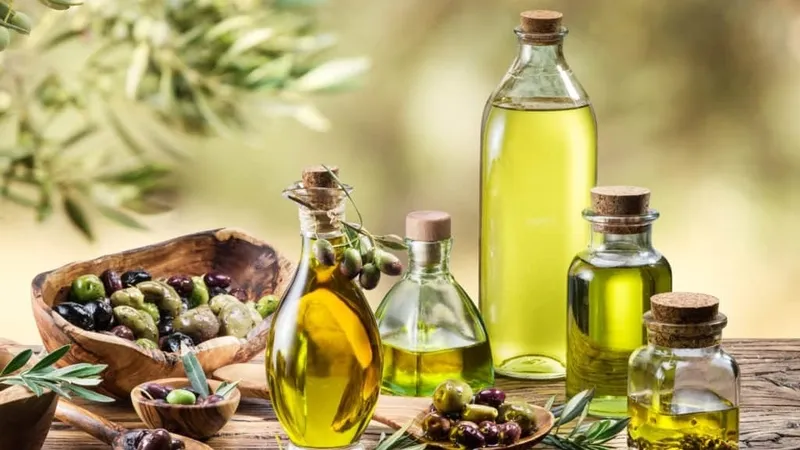 Cách làm đẹp tóc chuyên sâu bằng dầu oliu nguyên chất giúp dưỡng ẩm và phục hồi tóc