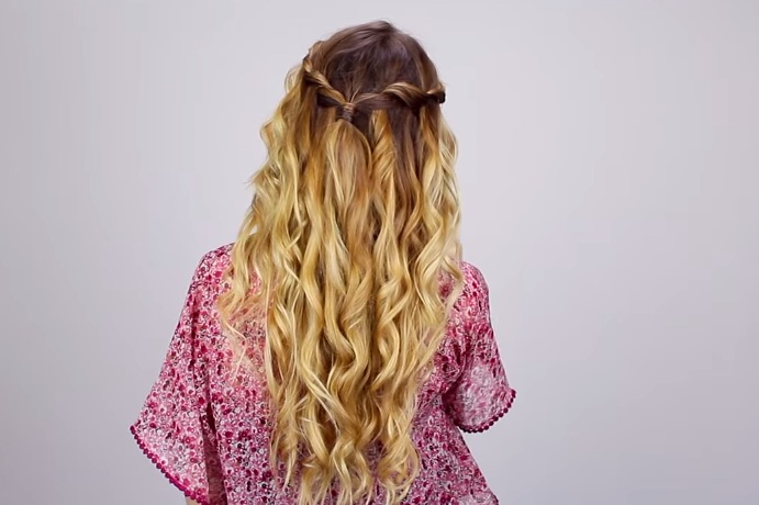 Hướng dẫn cách tết tóc thác nước 2 tầng bồng bềnh [Hình minh họa]