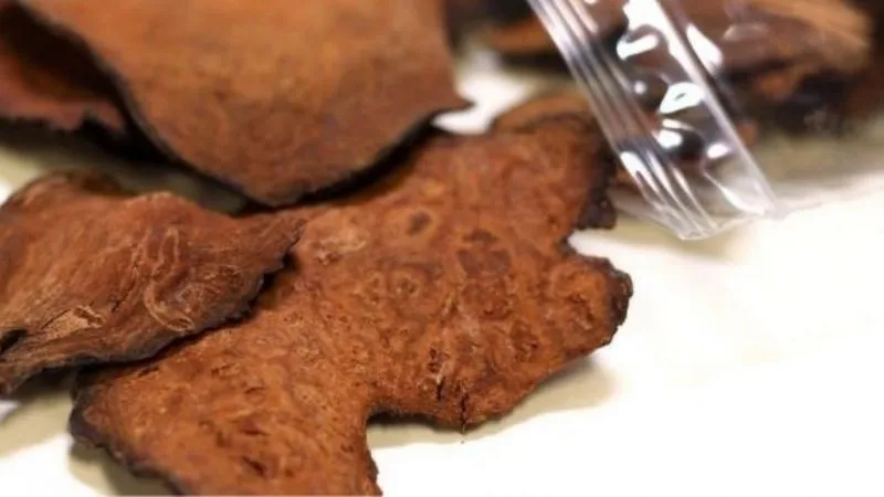 Cây hà thủ ô đỏ thường được dùng để chữa tóc bạc sớm