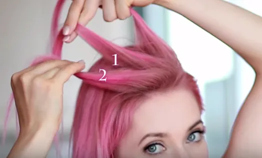 Rẽ mái lệch và chia 2 lọn tóc chính cùng 1 lọn tóc phụ mỏng hơn