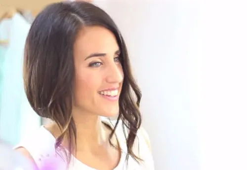 Cách tạo kiểu tóc bob giả bằng cách tết và cuộn tóc dài vào gáy