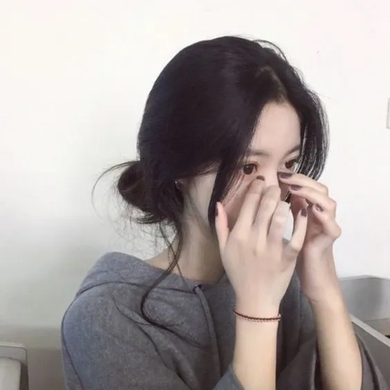 Tóc mái 2 bên là một kiểu tóc trẻ trung và dễ thương