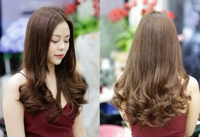 Bạn đang tìm kiếm một kiểu tóc xoăn đuôi nhẹ để tạo điểm nhấn cho phong cách của mình? Hãy xem ngay hình ảnh liên quan đến từ khóa này, chắc chắn bạn sẽ tìm thấy nguồn cảm hứng mới!