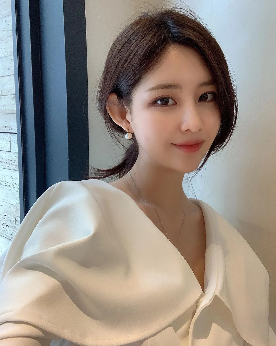 Tóc đuôi ngựa thấp là giải pháp hoàn hảo cho những ngày bận rộn