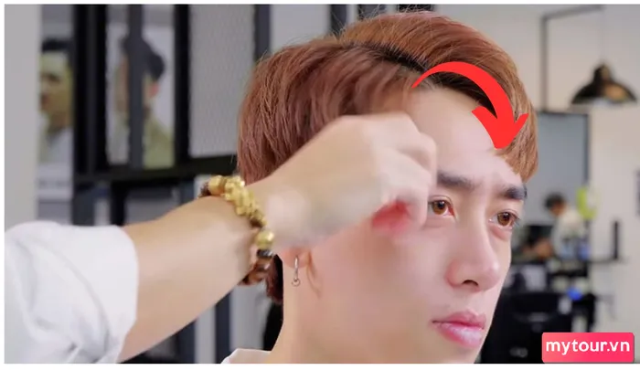 Kỹ thuật dùng tay và máy sấy tạo kiểu chữ C.