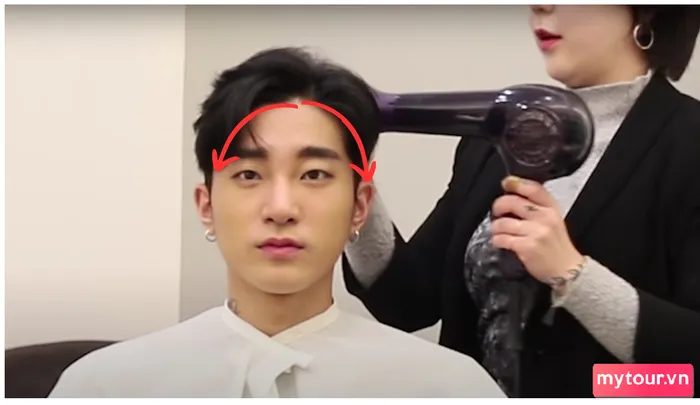 Sử dụng sáp để tạo kiểu và giữ cho mái tóc duy trì nếp lâu hơn