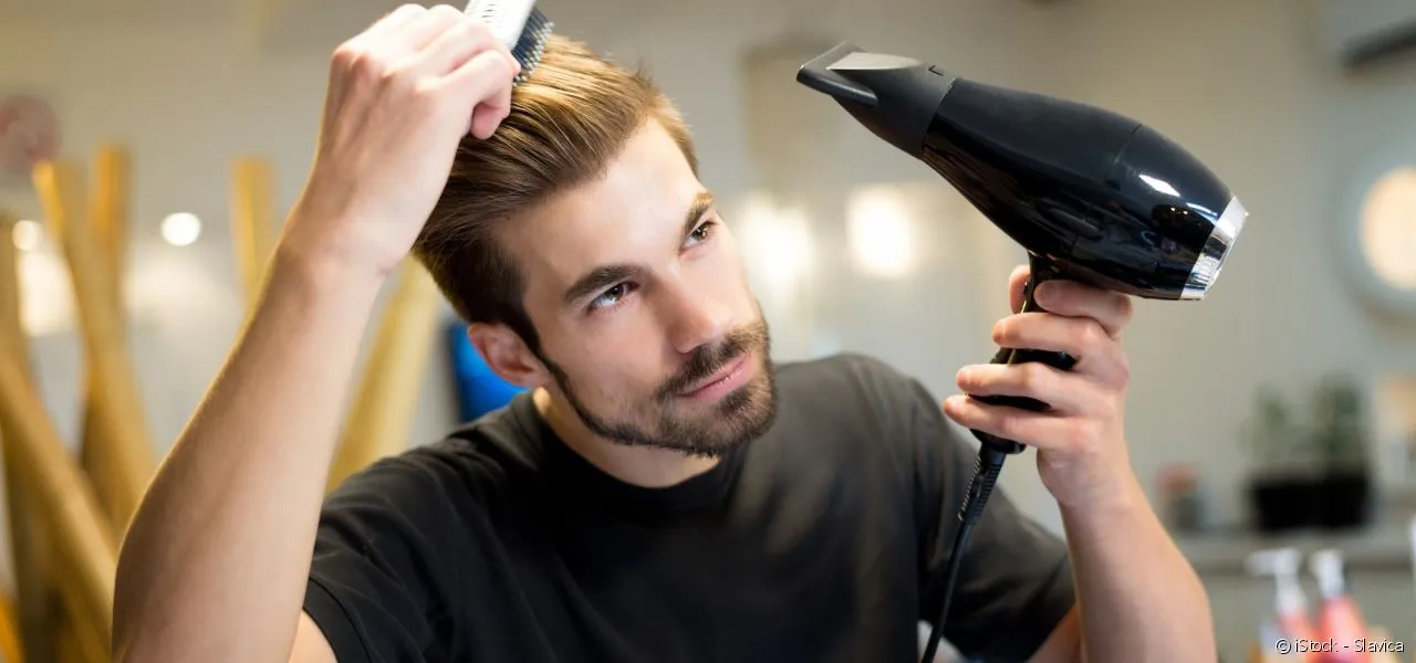 Kỹ thuật sấy tóc ngược chiều bằng máy sấy để tăng độ phồng