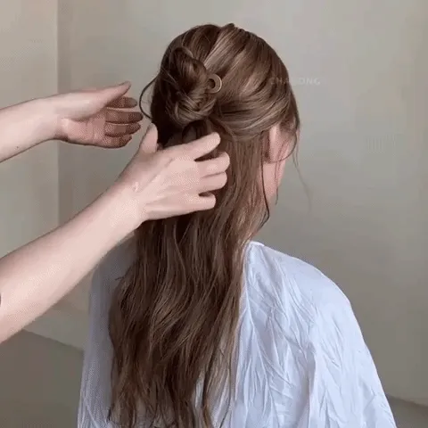 Điều chỉnh các mối tết và lọn tóc để tạo độ tự nhiên