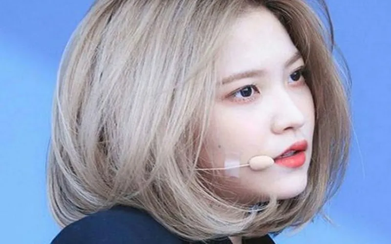 Kiểu tóc ngắn uốn cụp dập phồng giúp bạn trẻ trung và sành điệu hơn